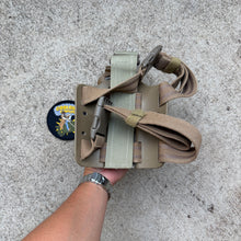 Load image into Gallery viewer, Safariland FDE 6004-2830 for a 19/23 w/ Light
