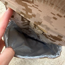 Load image into Gallery viewer, London Bridge Trading AOR 1 6142D 70oz Insulated Hydration Pouch
