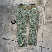 Load image into Gallery viewer, Crye Precision Jungle Frogskin 34 Reg G3 Combat Pants
