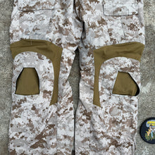 Load image into Gallery viewer, Crye Precision AOR 1 32 Long NC Combat Pants
