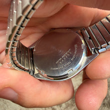Load image into Gallery viewer, Vintage 1988 Seiko Day Date 5H23-8040 Quartz Watch
