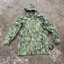 Load image into Gallery viewer, USGI NWU III Medium X-Long Water Proof Parka
