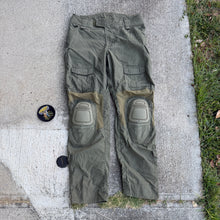 Load image into Gallery viewer, Crye Precision Ranger Green 34L AC Combat Pants w/ Airflex Knee Pads
