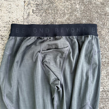 Load image into Gallery viewer, Beyond Clothing Medium L1 Base Layer Pants
