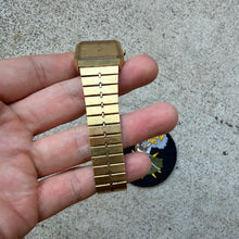 Load image into Gallery viewer, Vintage Late 1970s-early 1980s Seiko Gold Tone Quartz 6530-5820 Watch
