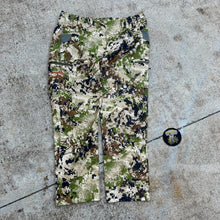 Load image into Gallery viewer, Sitka Gear Men’s Size 40 Optifade Subalpine Traverse Pants
