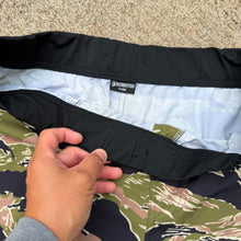 Load image into Gallery viewer, Tachuntfish XL Athletic Shorts
