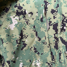 Load image into Gallery viewer, USGI NWU III Medium XX-Short Water Proof Parka
