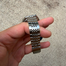 Load image into Gallery viewer, Vintage 1977 Seiko Blue Sunburst Dial 7009-5006 Automatic Watch
