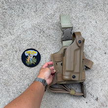 Load image into Gallery viewer, Safariland FDE 6004-2830 for a 19/23 w/ Light
