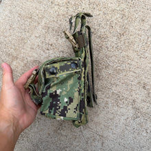 Load image into Gallery viewer, Eagle Industries AOR 2 Mbitr Radio w/ battery pouch
