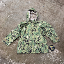 Load image into Gallery viewer, USGI NWU III Medium XX-Short Water Proof Parka
