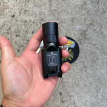 Load image into Gallery viewer, Surefire X300U-B w(R)AFFLE READ THE DESCRIPTION BEFORE PURCHASING
