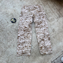 Load image into Gallery viewer, Crye Precision AOR 1 32 Reg Navy Custom Field Pants
