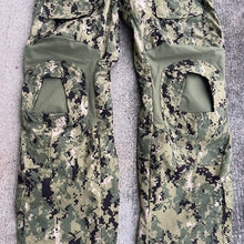 Load image into Gallery viewer, Crye Precision AOR 2 32 Long NC Combat Pants
