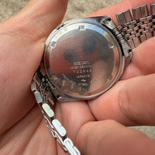 Load image into Gallery viewer, Vintage 1977 Seiko Blue Sunburst Dial 7009-5006 Automatic Watch
