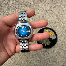 Load image into Gallery viewer, Vintage 1977 Seiko Blue Sunburst Dial 7009-5006 Automatic Watch

