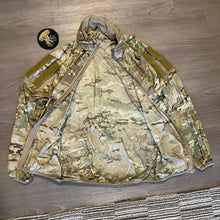 Load image into Gallery viewer, Crye Precision Large Multicam Windliner
