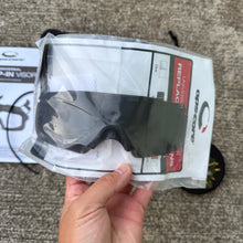 Load image into Gallery viewer, Opscore Black Step-In Visor
