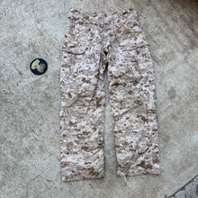 Load image into Gallery viewer, Crye Precision AOR 1 32 Reg Navy Custom Field Pants
