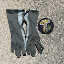 Load image into Gallery viewer, New USGI OD Size 9 Nomex Flyers Pilot Gloves
