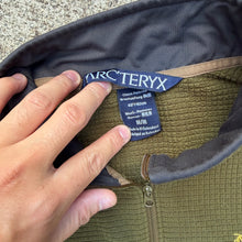 Load image into Gallery viewer, Arcteryx Medium Delta AR Half Zip Polartec Grid Fleece
