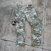 Load image into Gallery viewer, Crye Precision Multicam 36 Long G4 Combat Pants w/ Airflex Impact Combat Knee Pads
