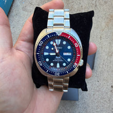 Load image into Gallery viewer, Pre owned Seiko Prospex PADI Special Edition Japanese Made Pepsi Divers Watch
