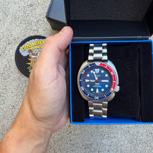 Load image into Gallery viewer, Pre owned Seiko Prospex PADI Special Edition Japanese Made Pepsi Divers Watch
